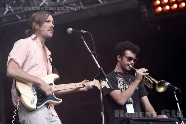 THE ASTEROIDS GALAXY TOUR - 2009-08-29 - SAINT CLOUD - Domaine National - Scene de la Cascade - 